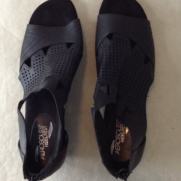 NWOT AEROSOLES Heelrest 11Black Perforated leather Sandals, cute, professional - Picture 1 of 7